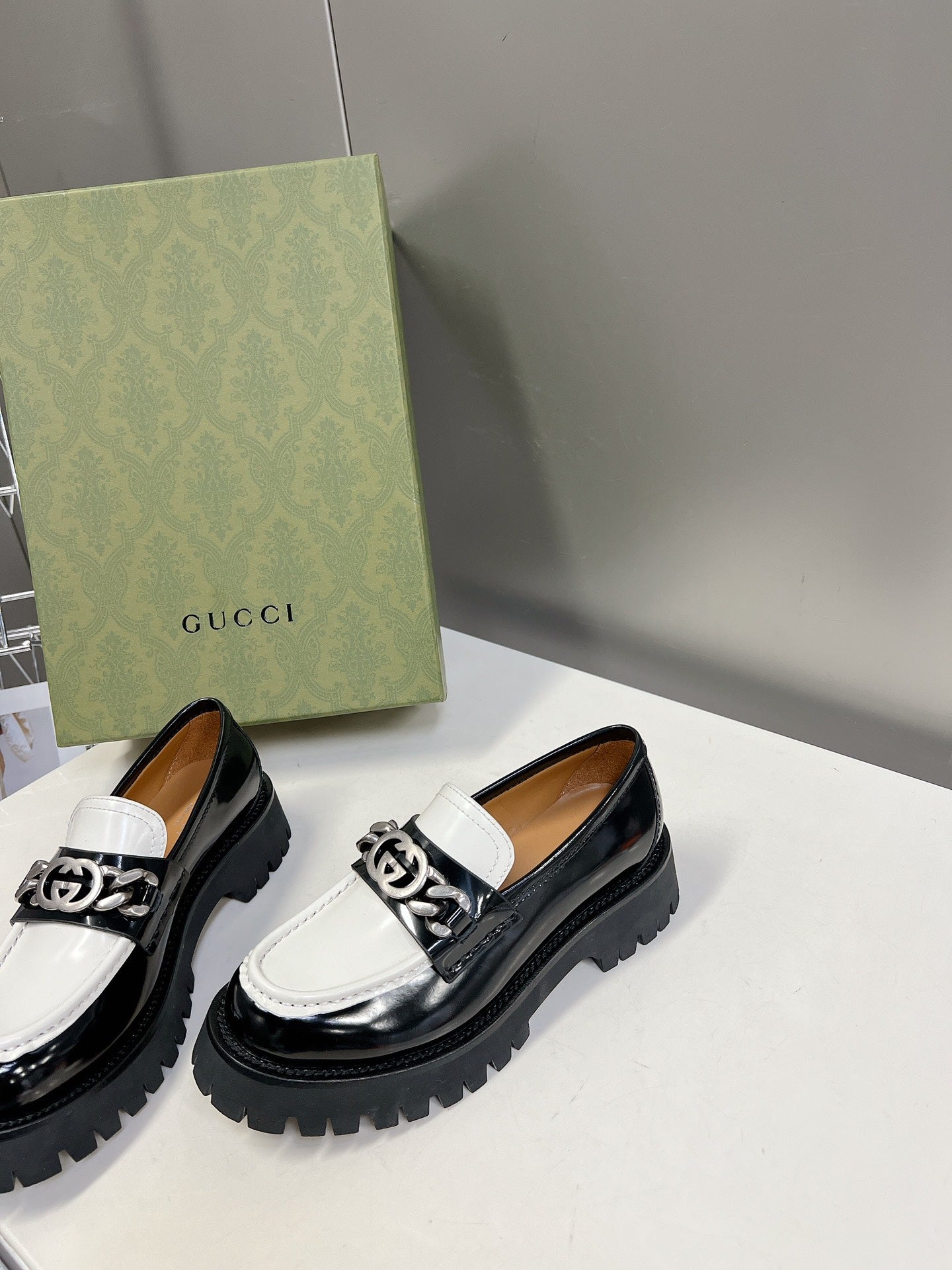 MOCASSIM GUCCI 2023 TRATORADO