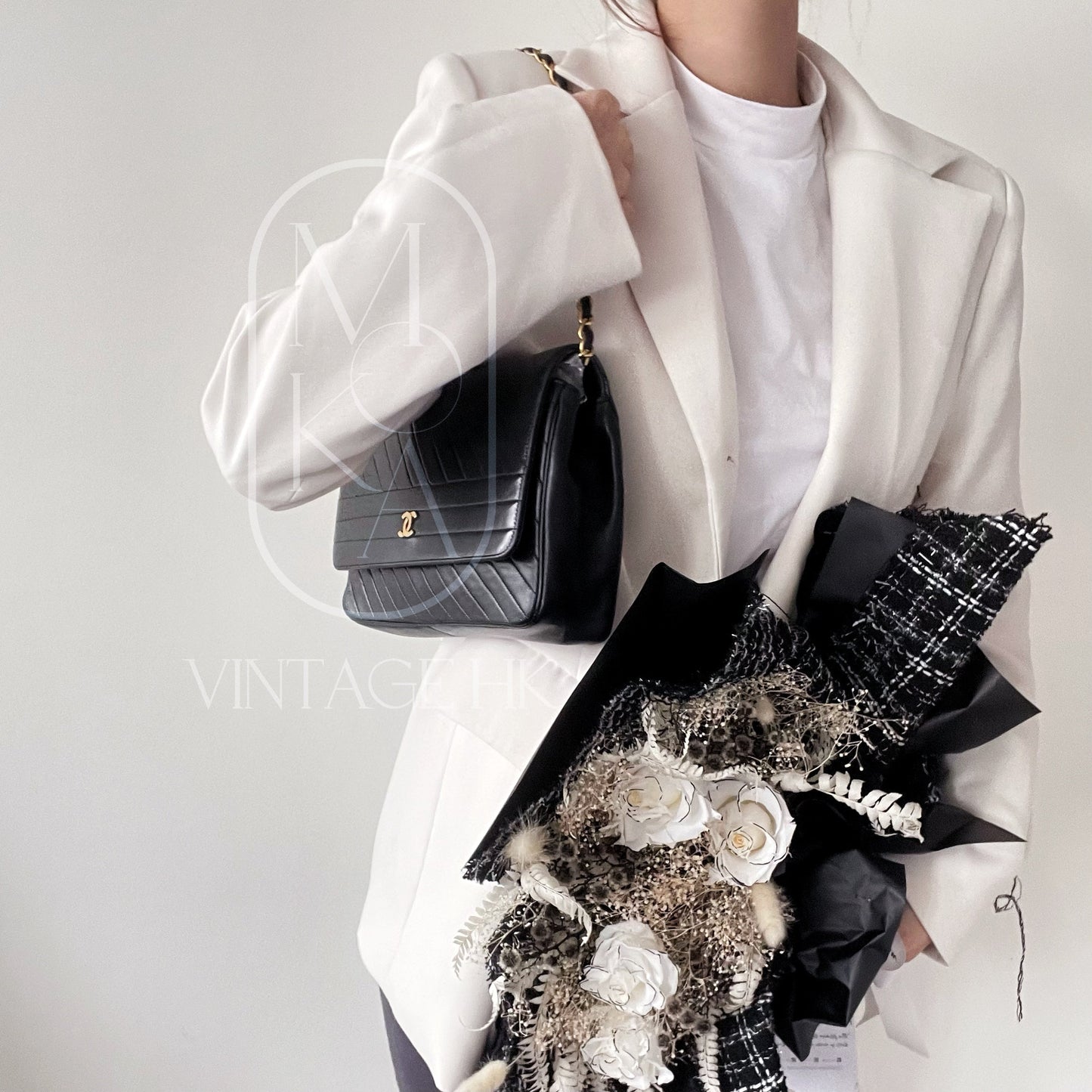 Chanel cc logo chain shoulder bag leather black gold