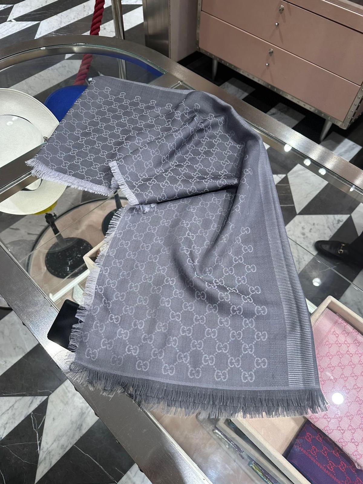 PreOrder Gucci long scarf