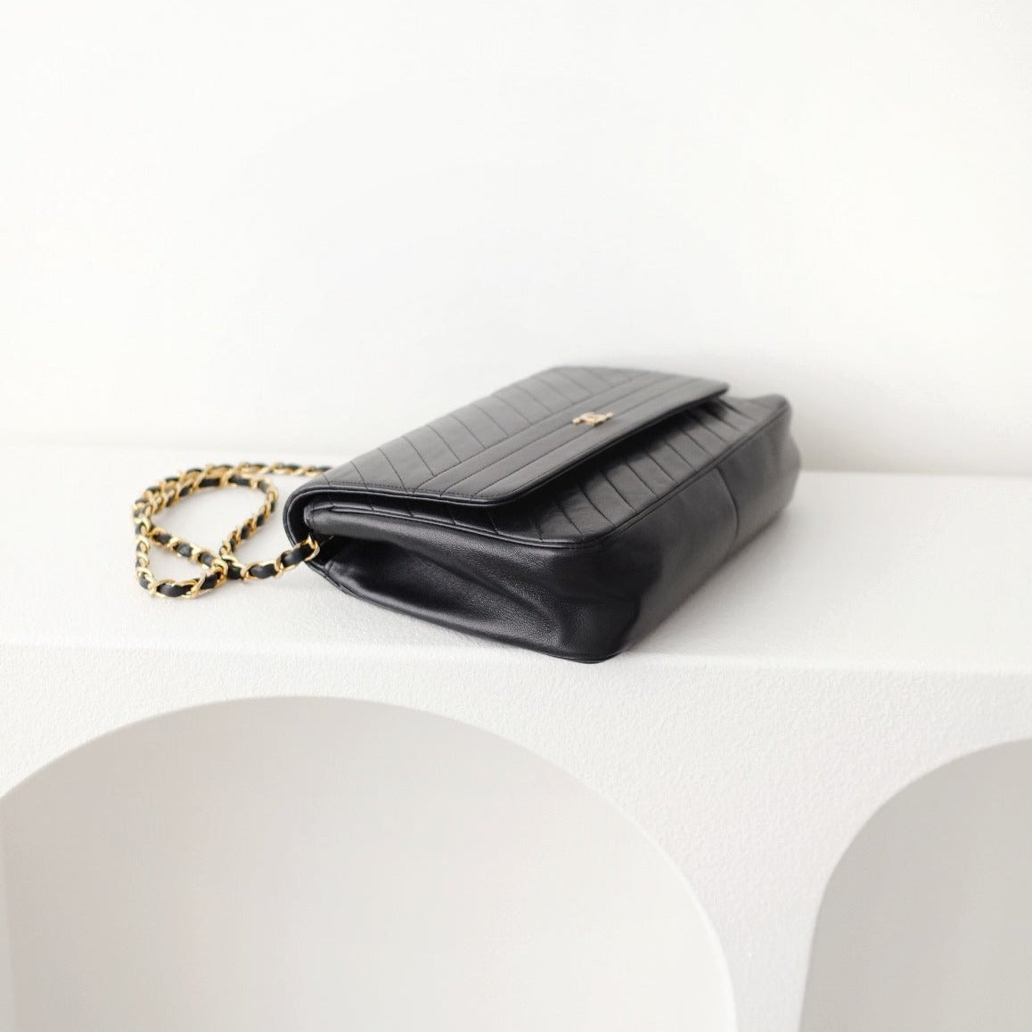 Chanel cc logo chain shoulder bag leather black gold