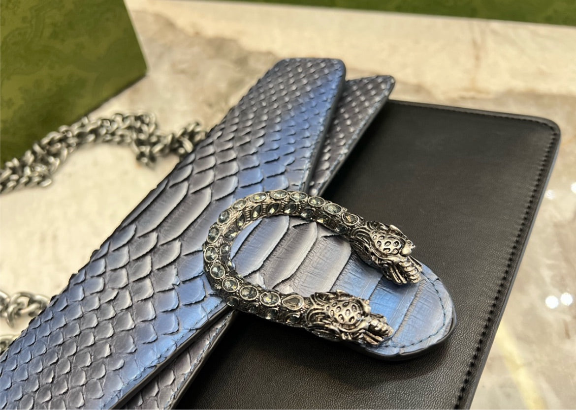 New woman Gucci shoulder handbag