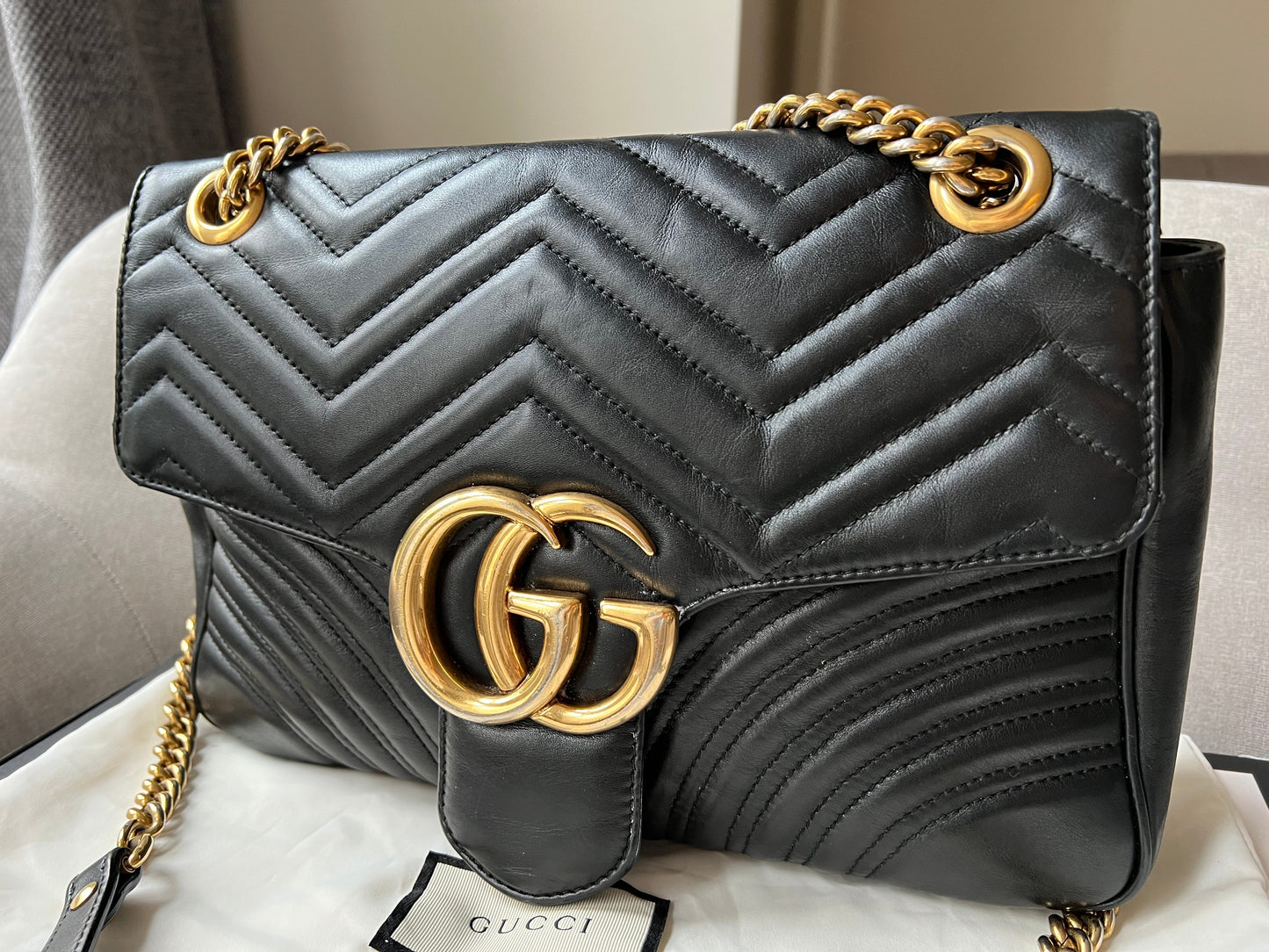Gucci GG Black Marmont Medium Shoulder Bag (RRP £2,070)