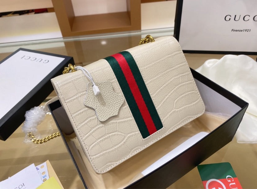 Woman Gucci shoulder handbag