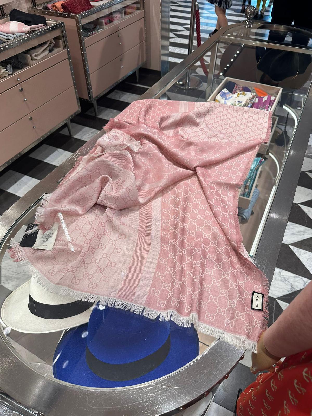 PreOrder Gucci long scarf