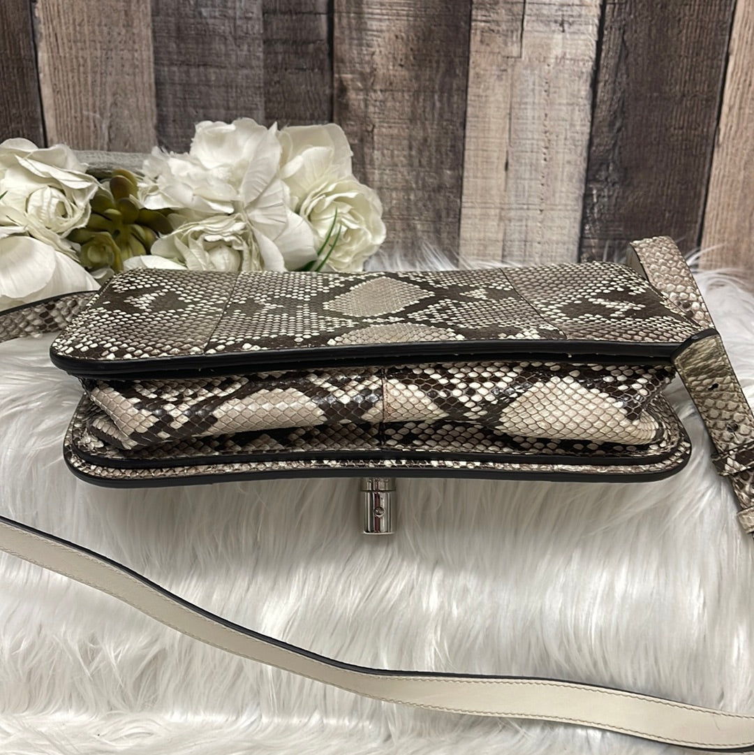 Crossbody Luxury Designer By Gucci  Size: Medium