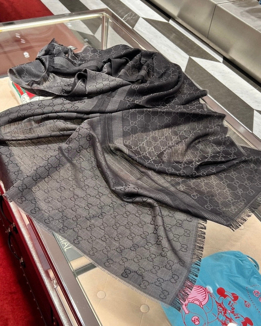 PreOrder Gucci long scarf