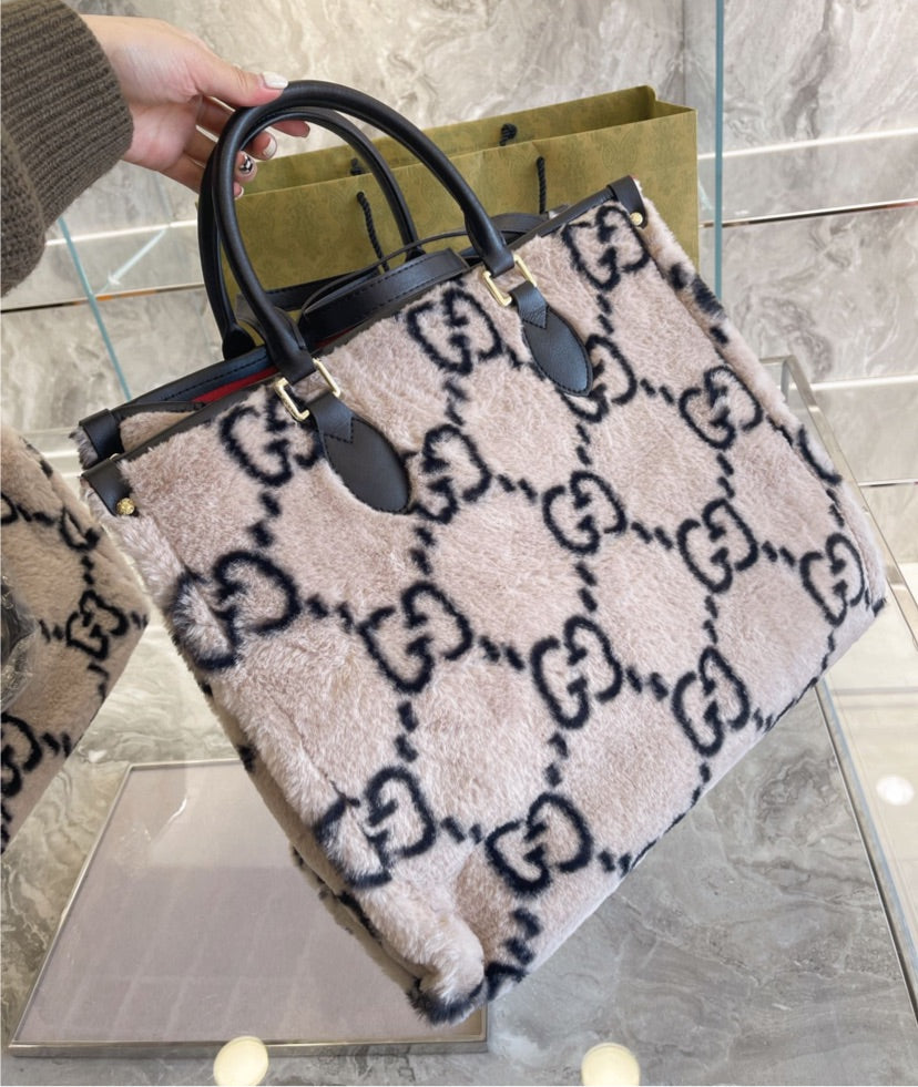 Fur Gucci woman handbag