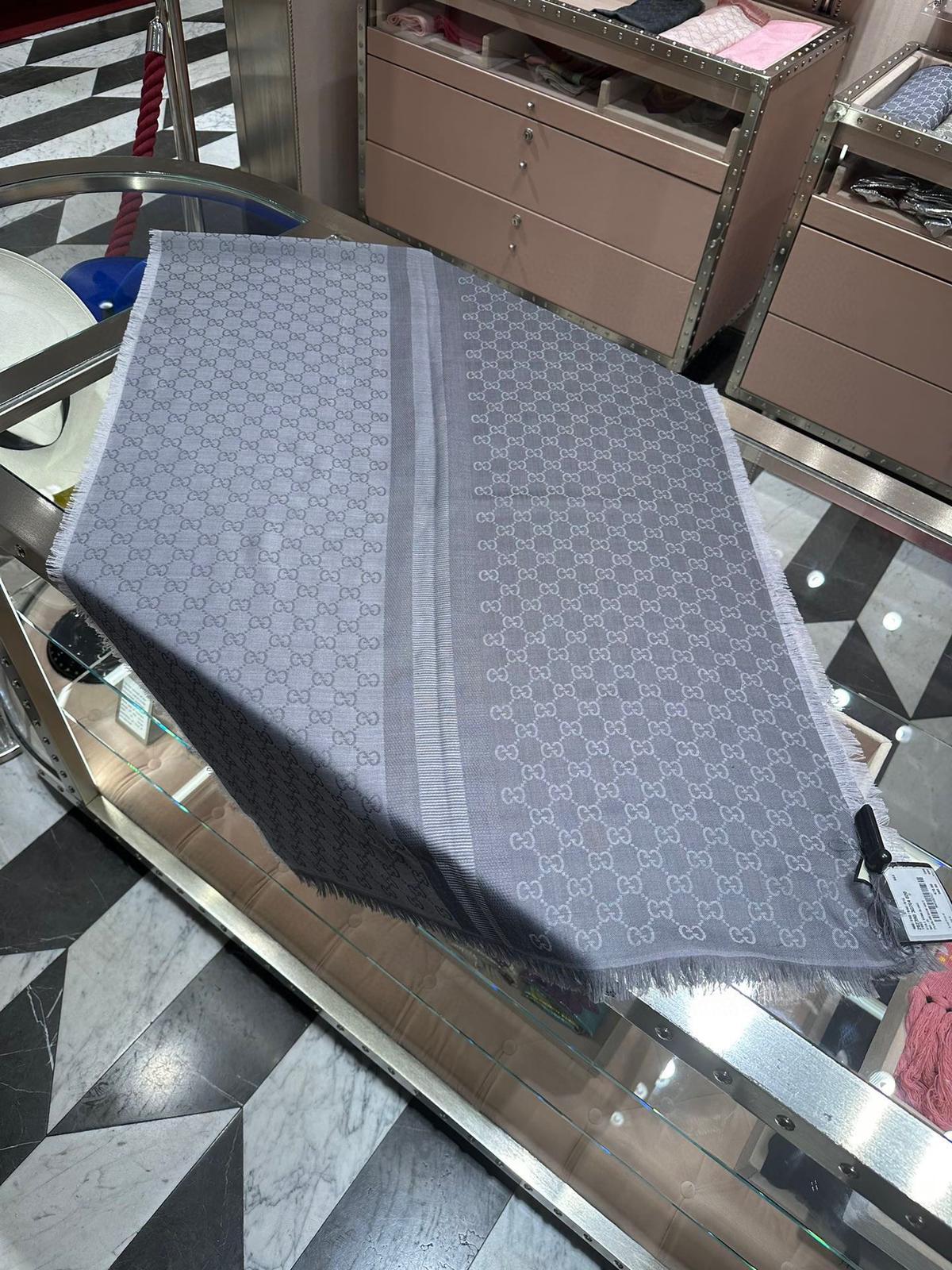 PreOrder Gucci long scarf