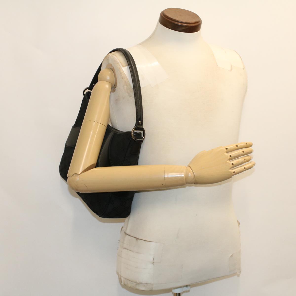 GUCCI GG Canvas Shoulder Bag Black 118012  ki3238