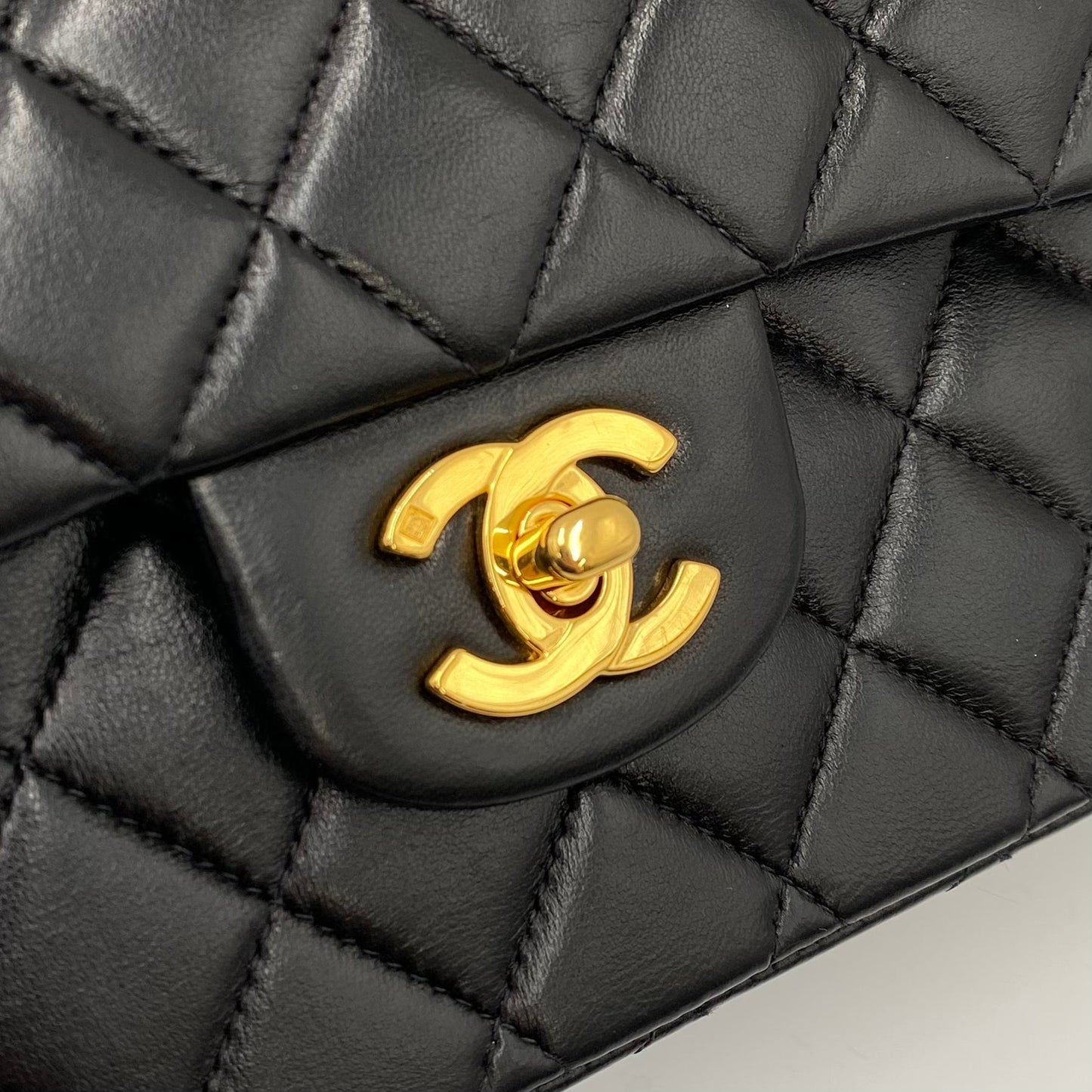 CHANEL VINTAGE CLASSIC FLAP MEDIUM CHAIN SHOULDER BAG BLACK LAMB SKIN 90219630