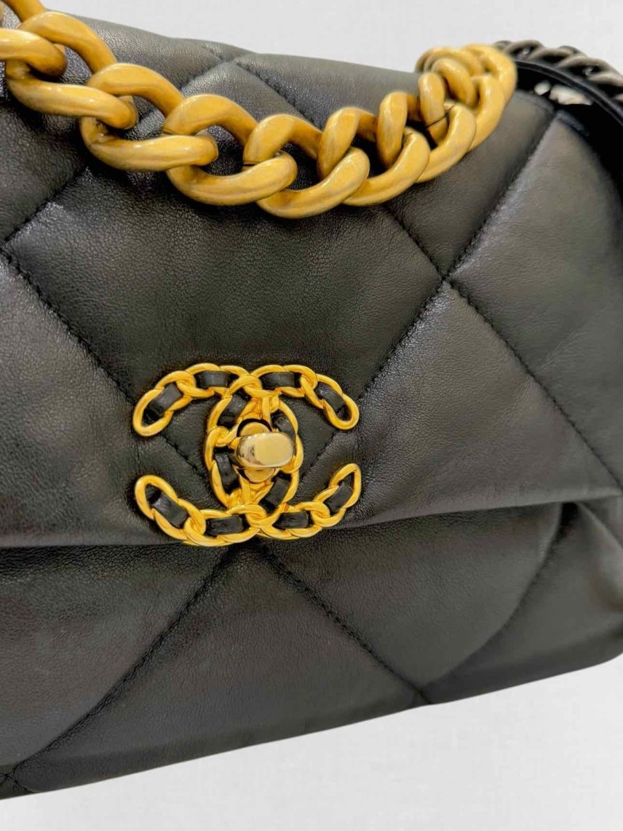 CHANEL 19 Black Quilted Shoulder Bag