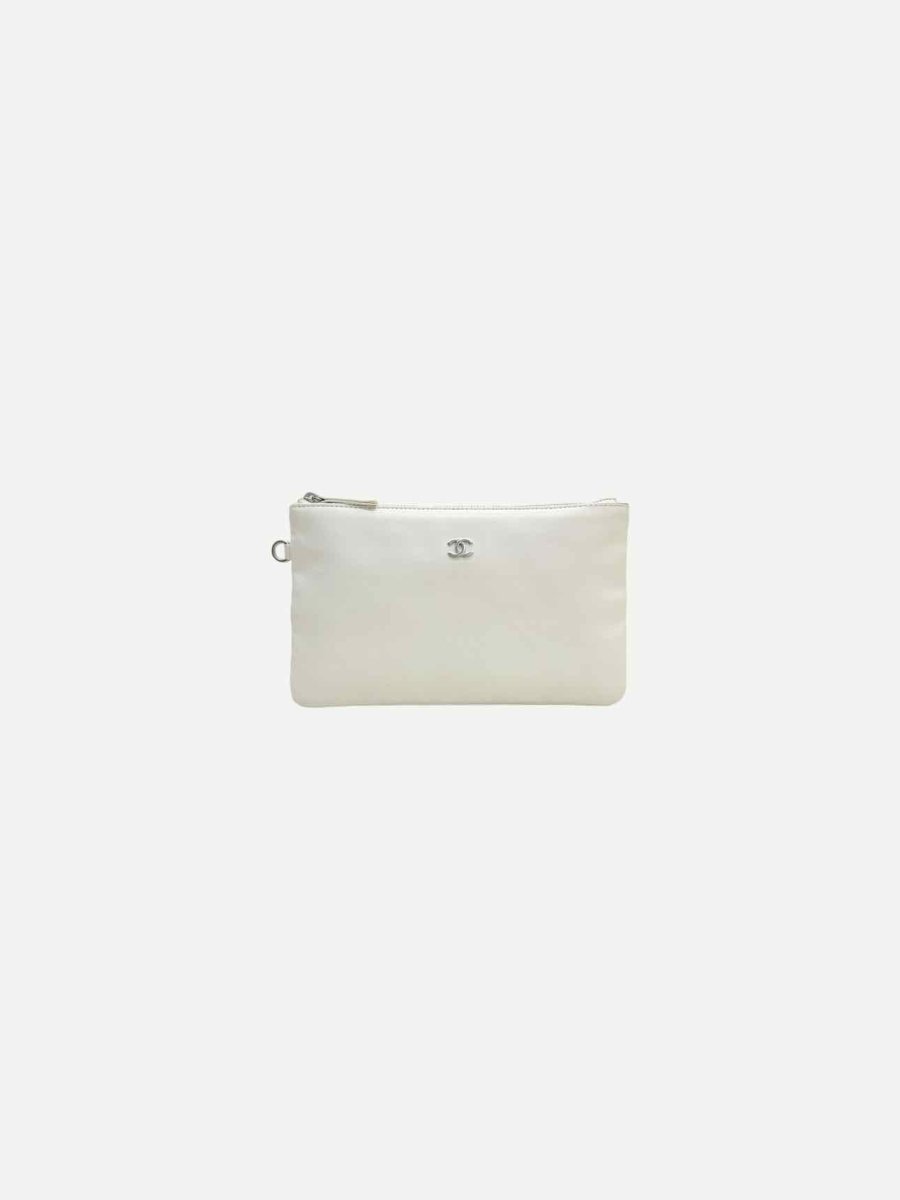 CHANEL 22 White Quilted Shoulder Bag