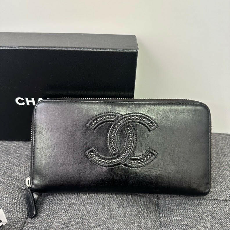 Chanel Black Leather Zippy Long Wallet