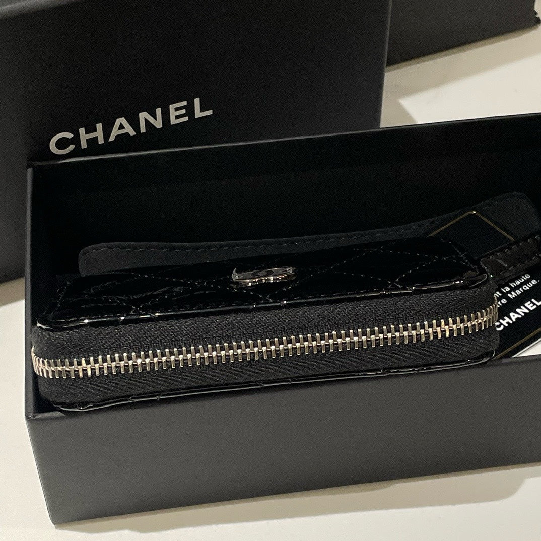 Chanel Black Patent Leather Quilted Card Holder 2016 Model