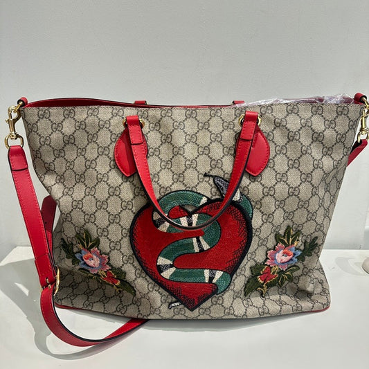 Pre-loved Gucci Ophidia Beige Canvas Shoulder Bag with Snake Heart Motif