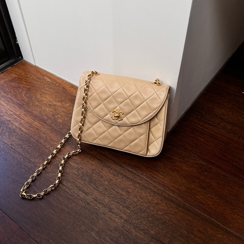 Chanel Preloved Leather Chain Shoulder Bag Beige - AF606