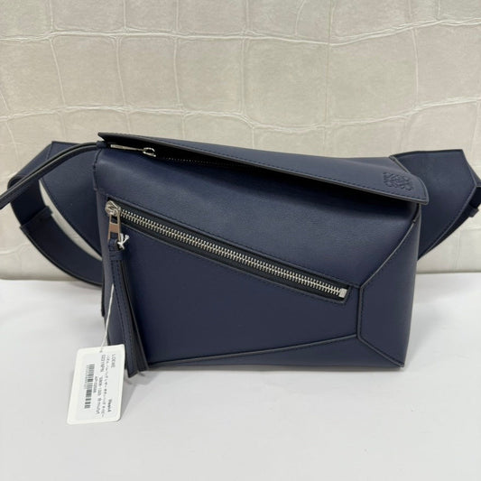 Loewe Puzzle Body Bag FM9020 in Navy Leather, Crossbody Style