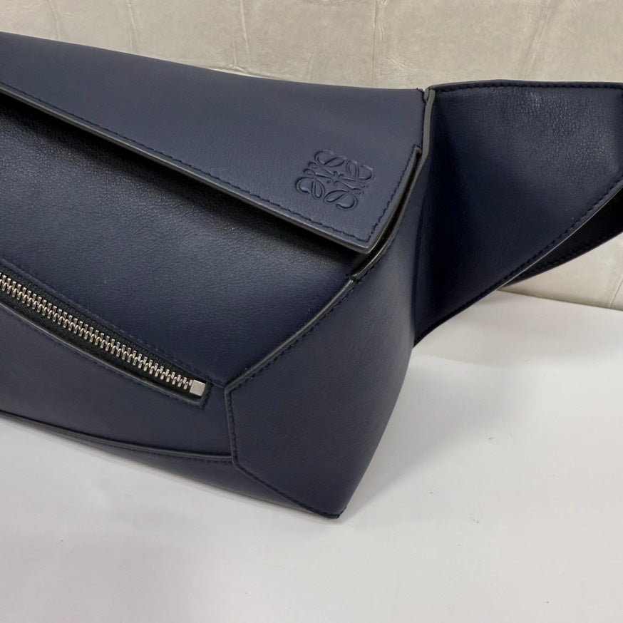 Loewe Puzzle Body Bag FM9020 in Navy Leather, Crossbody Style