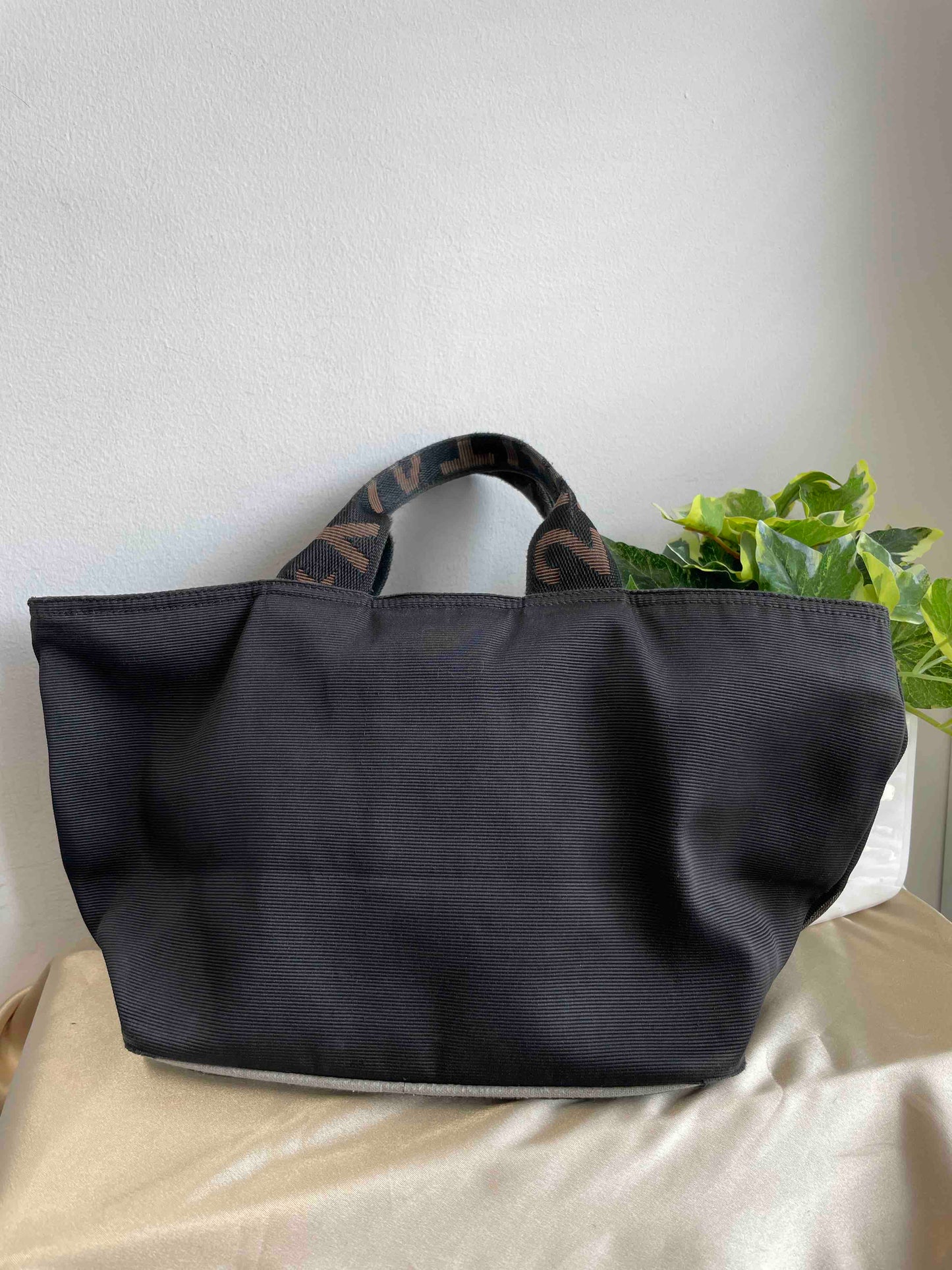 Fendi Nylon Tote Bag RE37914600 in Black - Stylish Designer Tote