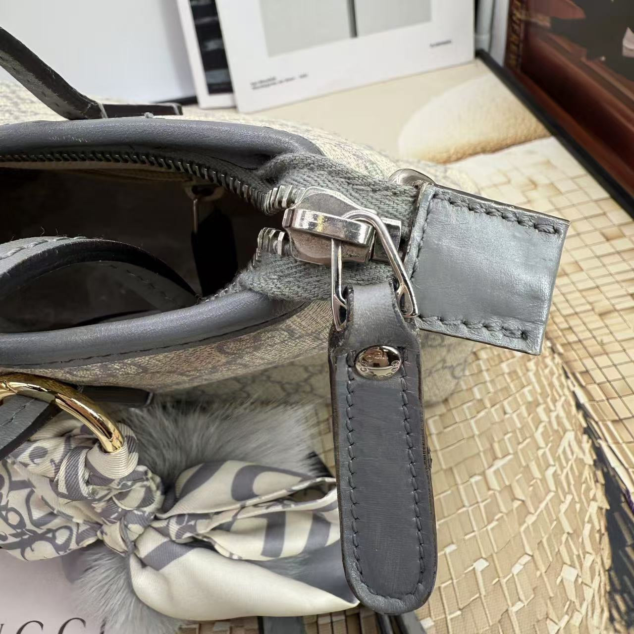 Preloved Gucci GG Supreme Beige Two-Way Bag
