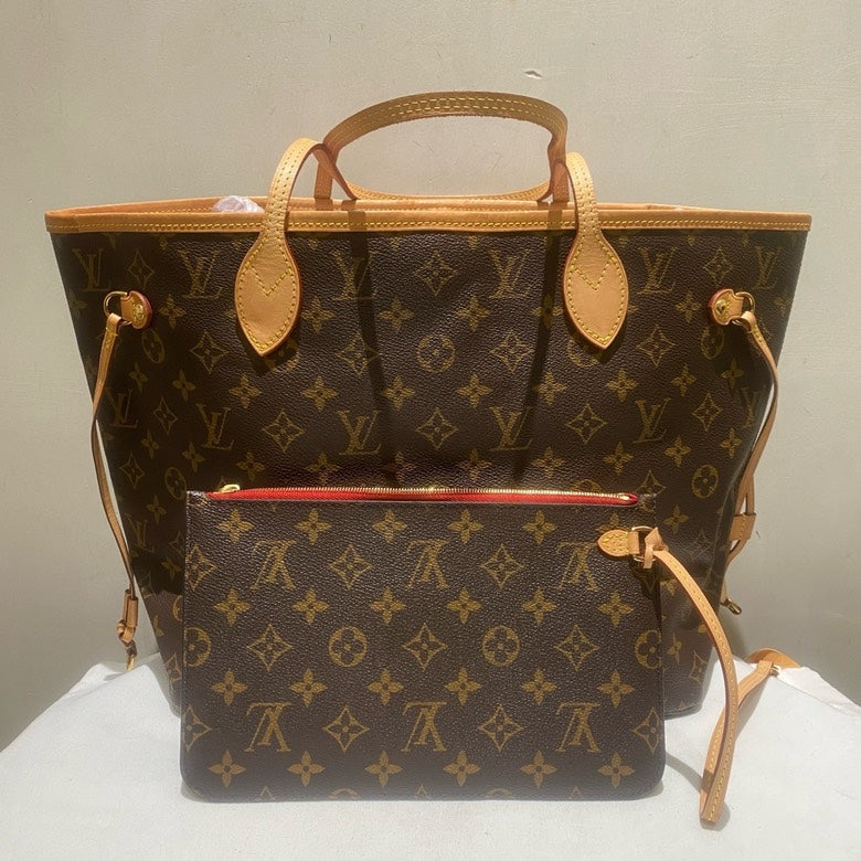 LOUIS VUITTON Neverfull M Monogram Canvas Tote in Brown