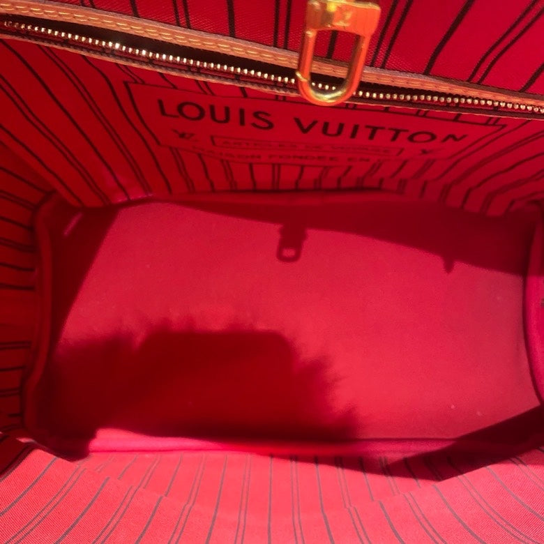 LOUIS VUITTON Neverfull M Monogram Canvas Tote in Brown