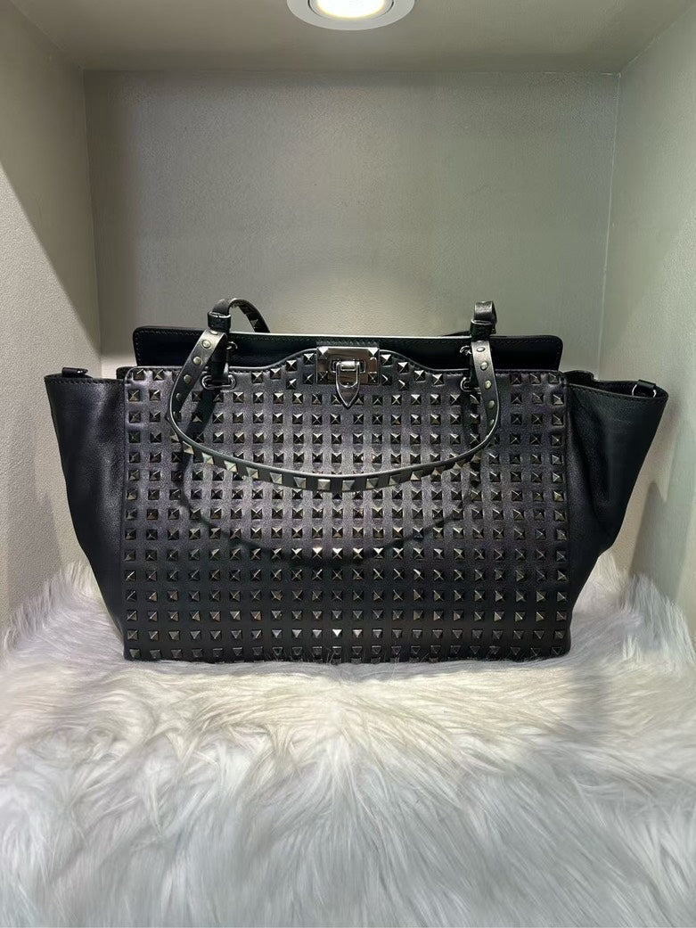 Pre-loved VALENTINO Rockstud Black Leather Tote Bag