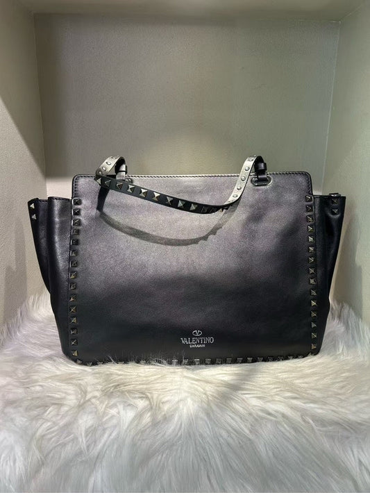 Pre-loved VALENTINO Rockstud Black Leather Tote Bag
