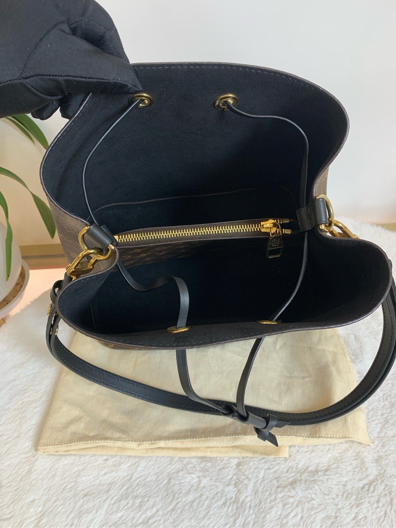 Louis Vuitton Monogram Bucket Bag Brown Leather