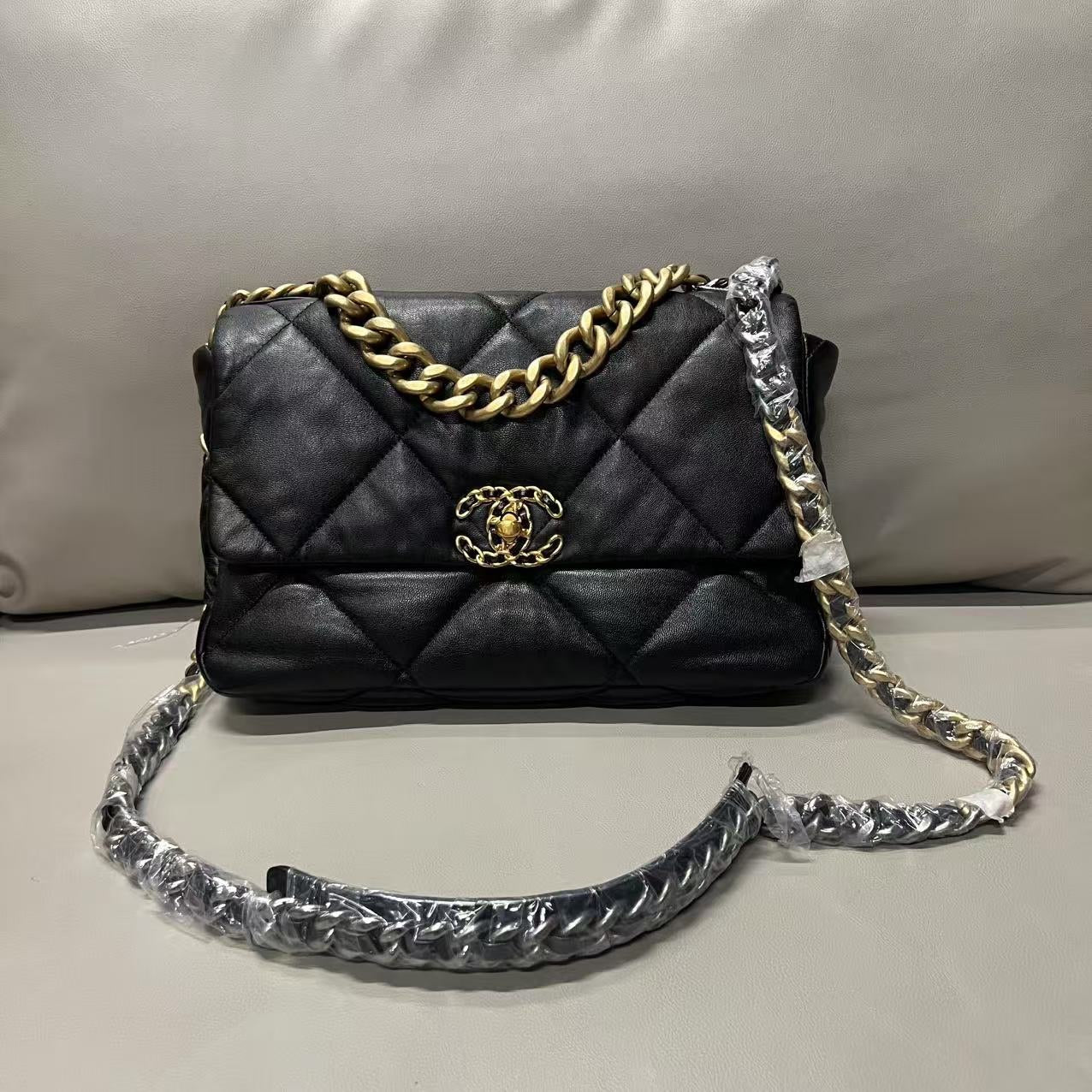 Chanel  Flap Bag Black Leather Shoulder Bag Medium