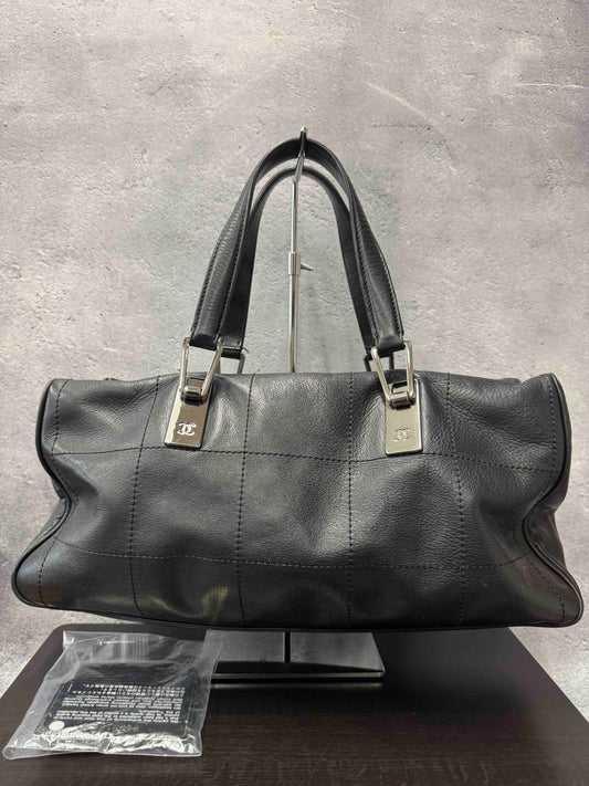 Chanel Black Tote Bag JW - Elegant Leather Shoulder Bag