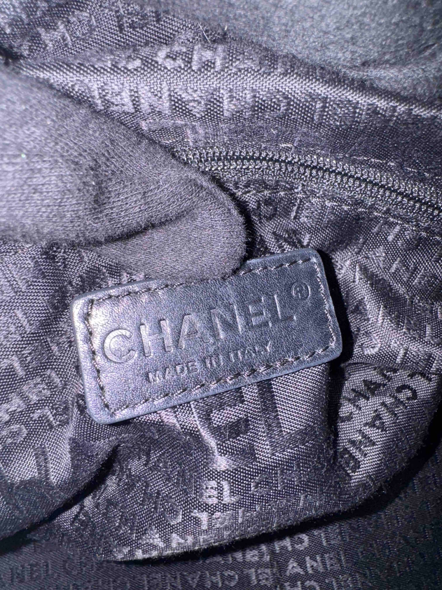 Chanel Black Tote Bag JW - Elegant Leather Shoulder Bag
