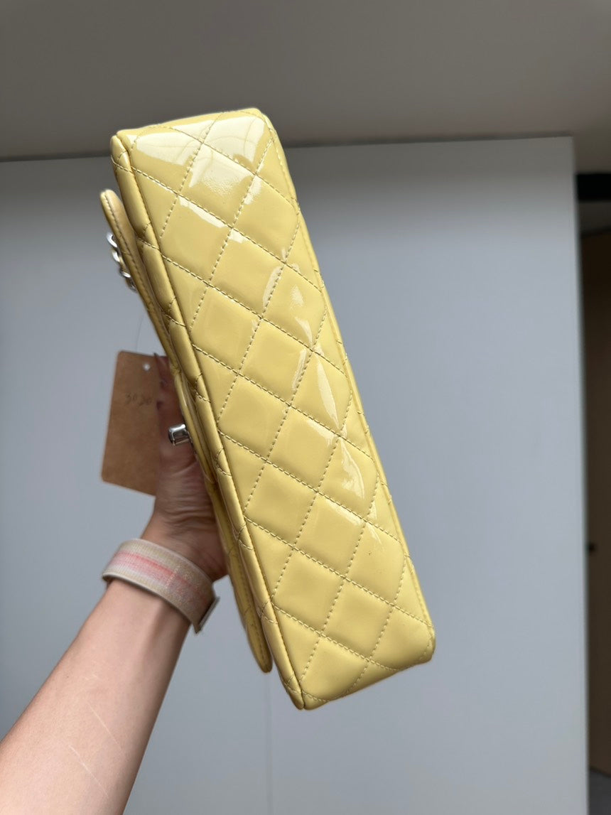 Chanel Classic Flap Bag in Yellow Leather - Shoulder Bag - Pristine Condition