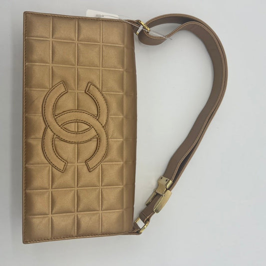 vintage Chanel shoulder bag A