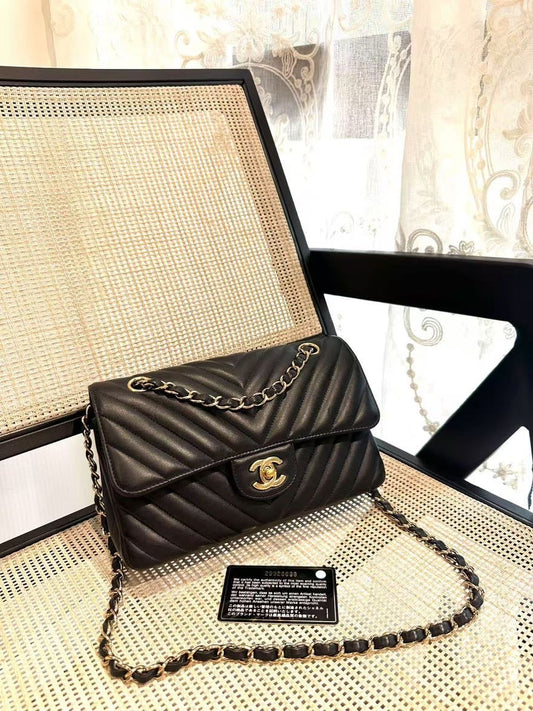 Chanel Classic Flap Bag in Black Leather Shoulder Bag