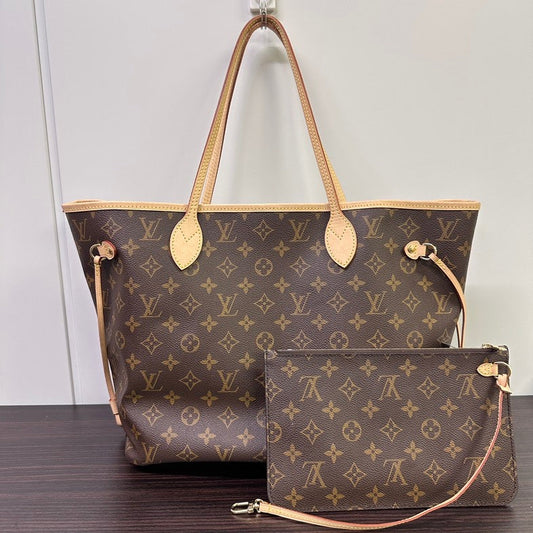 Pre-loved Louis Vuitton Neverfull MM Tote Bag in Monogram Canvas