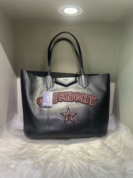 Pre-loved GIVENCHY Logo Star Black Leather Tote Bag