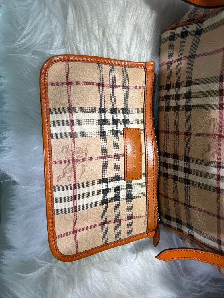 Pre-loved BURBERRY Vintage Check Beige Tote Bag