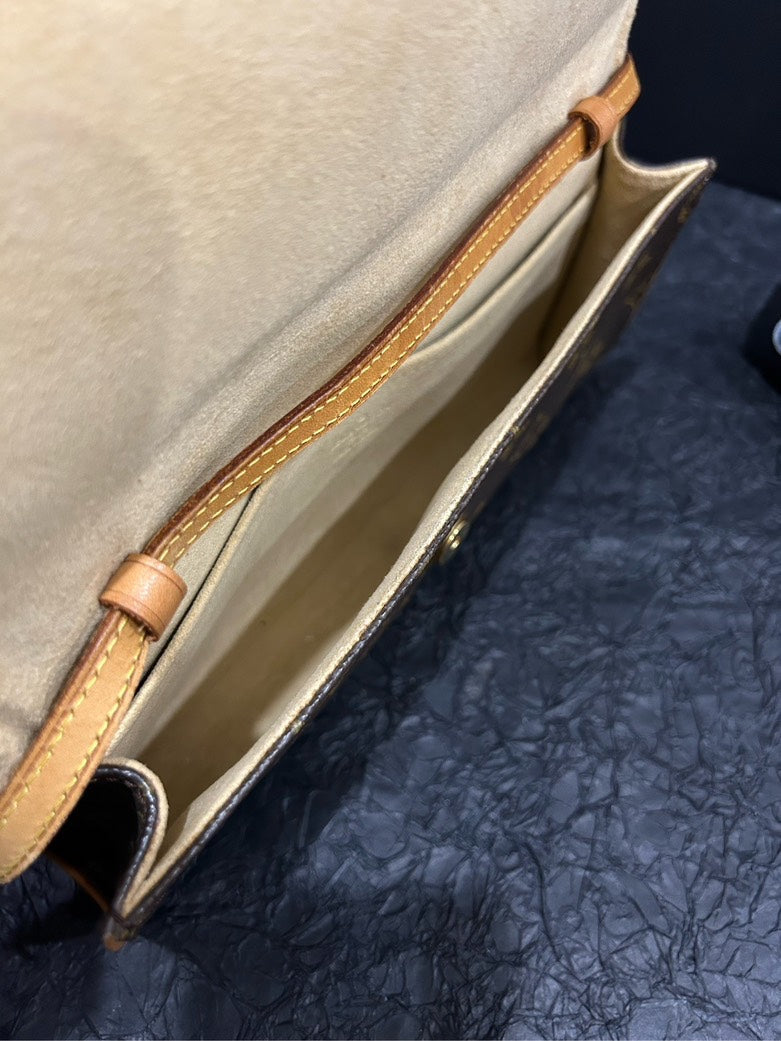 Louis Vuitton Monogram Envelope Bag in Brown Leather Clutch