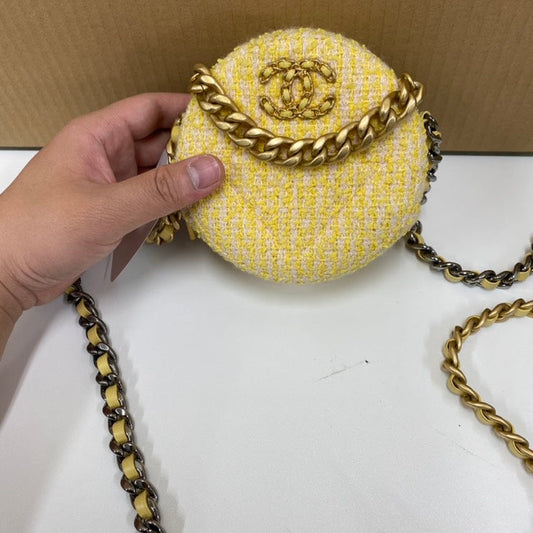 Chanel Preloved Crossbody Bag E56165 Yellow Tweed