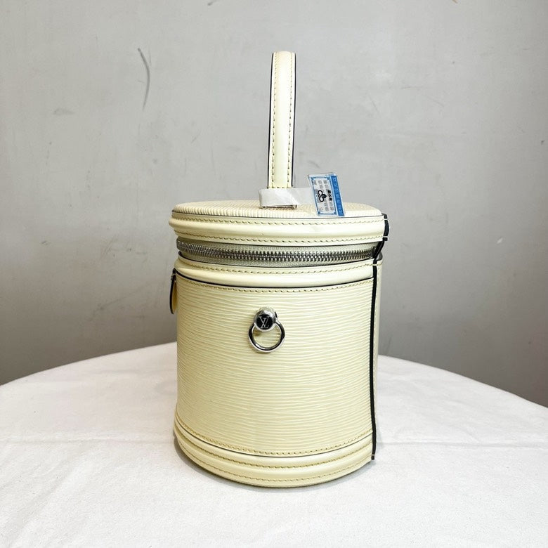 Louis Vuitton LV Epi Bucket Bag with Strap Lock and Key in Ivory Leather