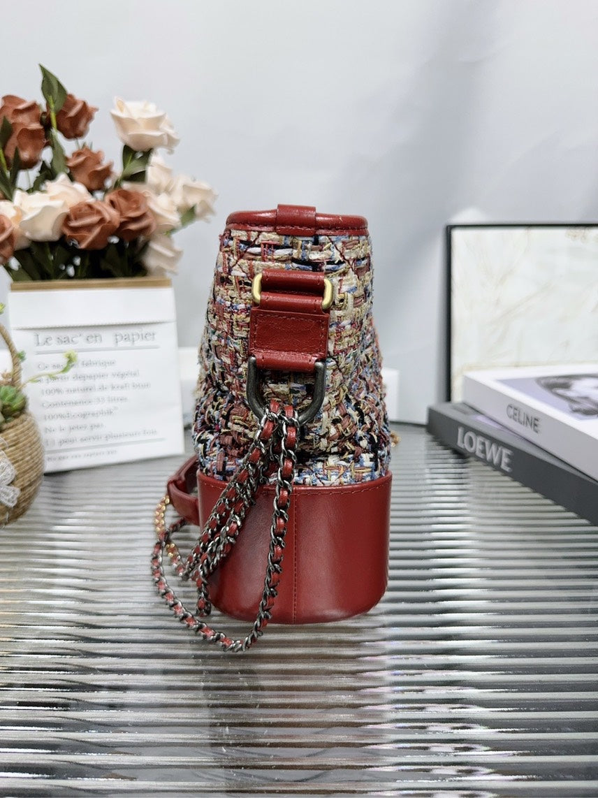 Chanel Preloved Tweed and Leather Shoulder Bag - Red