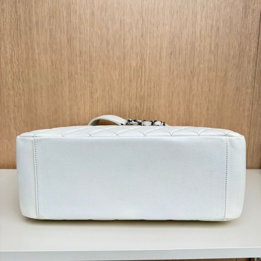 Chanel White Quilted Shoulder Bag