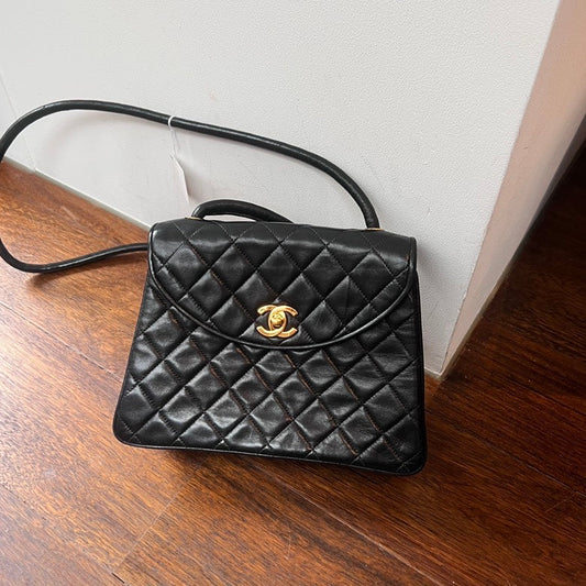 Chanel Quilted Leather Shoulder Bag Black AG