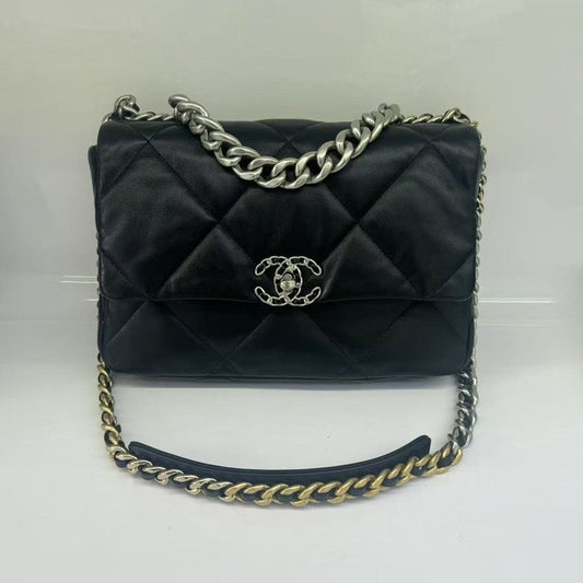 Preloved Chanel Black Quilted Leather Shoulder Bag