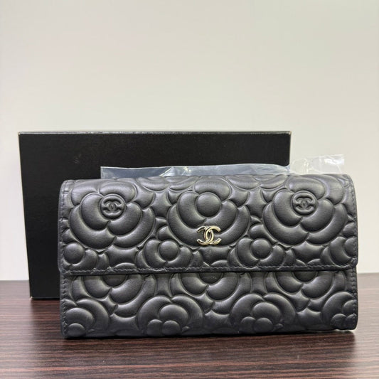 Preloved Chanel Calfskin Camellia Black Wallet FM0077