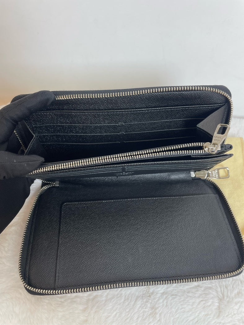 Louis Vuitton Damier Ebene Wallet - Black Canvas