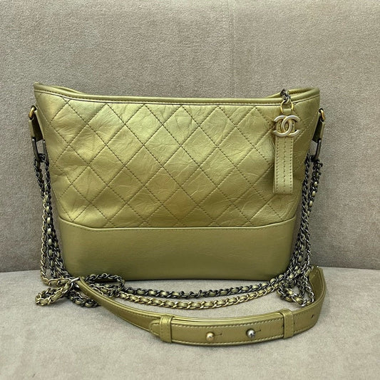 Chanel Hmm Shoulder Bag in Green Quilted Leather