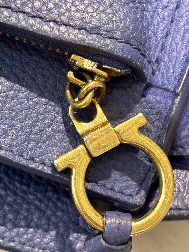 Pre-loved FERRAGAMO Large Blue Leather Tote Bag