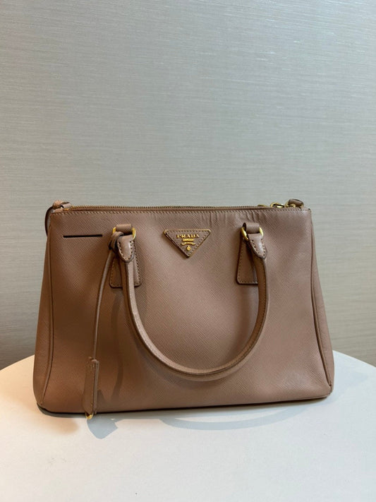 Pre-loved Prada Cahier Bag in Brown Leather - Small Crossbody Designer Handbag